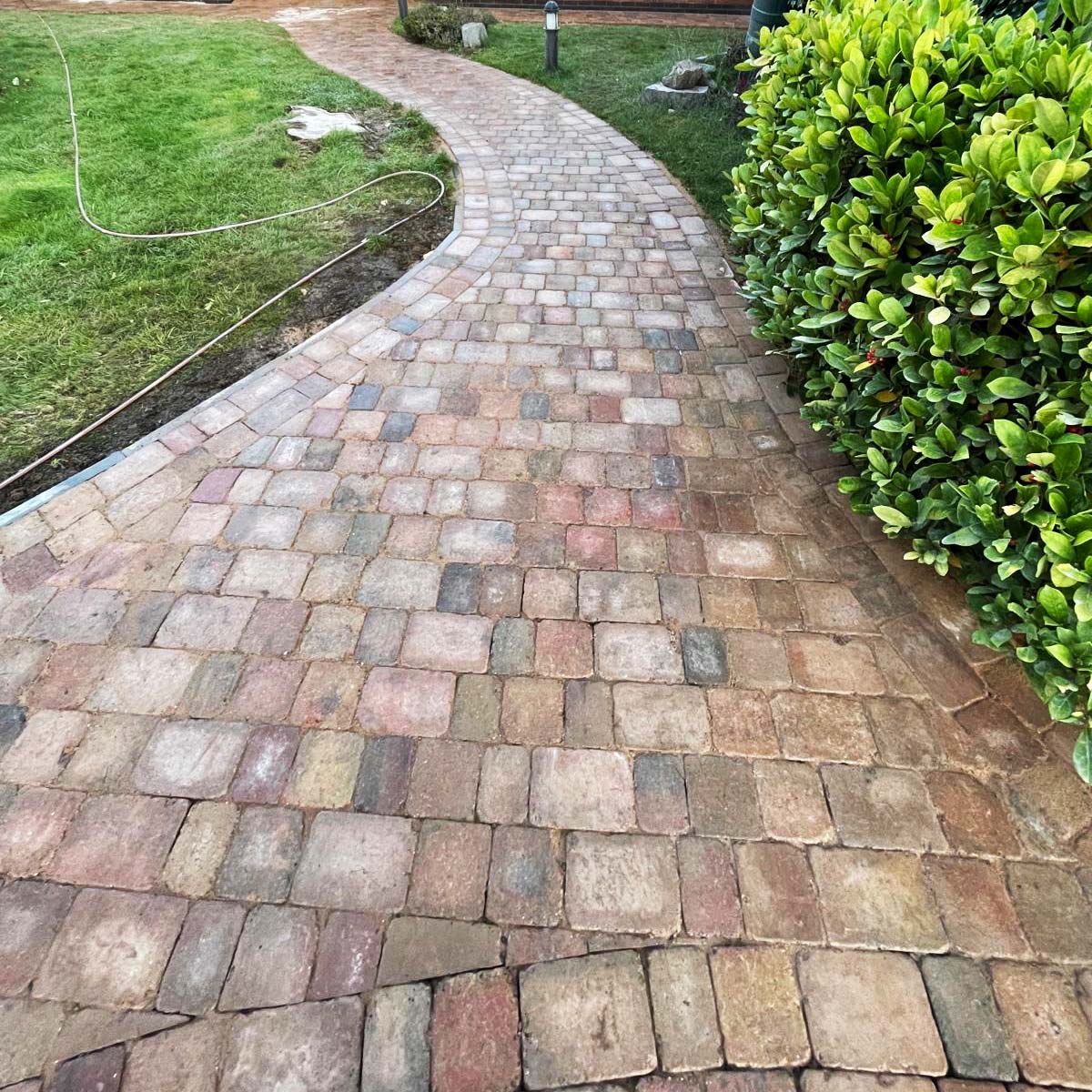 Cobble Paving Patio and Pathway